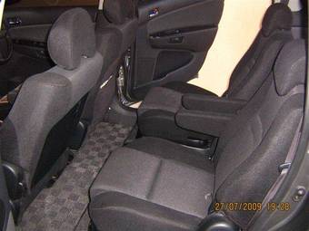 2004 Toyota Wish Pictures