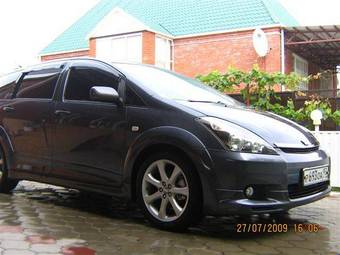 2004 Toyota Wish Pictures