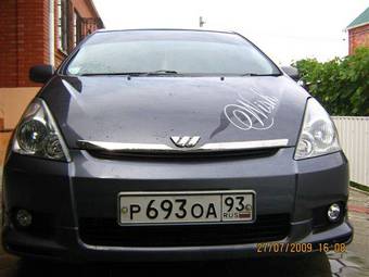 2004 Toyota Wish Wallpapers