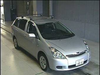 2004 Toyota Wish Photos