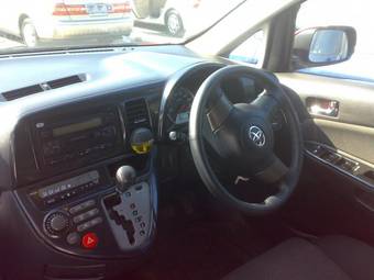 2004 Toyota Wish Pictures