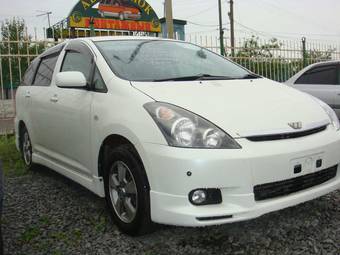 2004 Toyota Wish Pictures