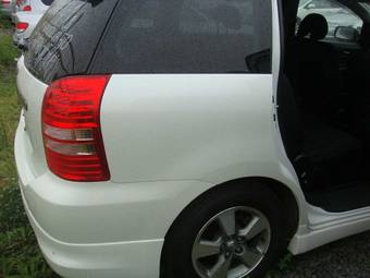 2004 Toyota Wish Photos