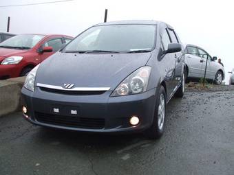 2004 Toyota Wish Images