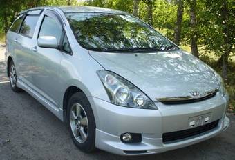 2004 Toyota Wish Photos