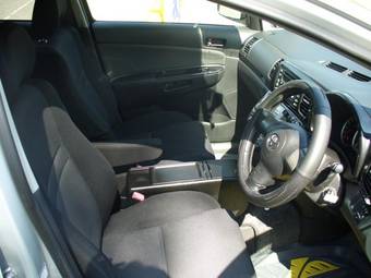 2004 Toyota Wish Photos