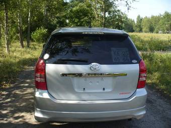 2004 Toyota Wish Pictures