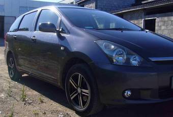 2004 Toyota Wish Photos