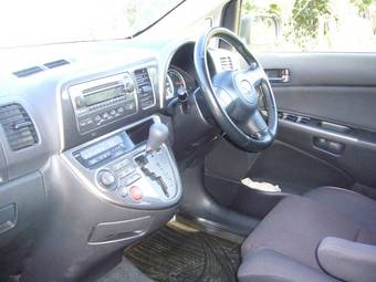 2004 Toyota Wish Photos