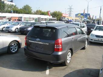 2004 Toyota Wish Pictures