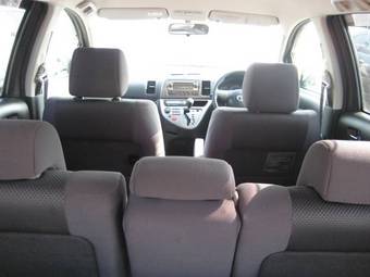 2004 Toyota Wish Pictures