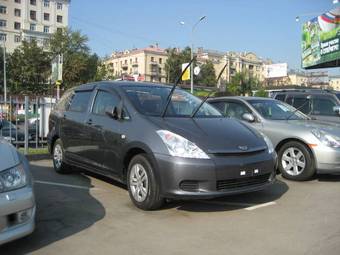 2004 Toyota Wish Photos