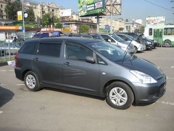 2004 Toyota Wish Photos