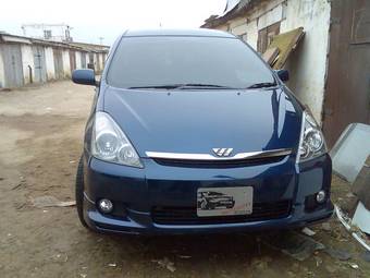 2004 Toyota Wish Photos