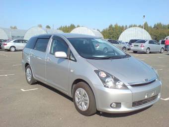 2004 Toyota Wish Pictures