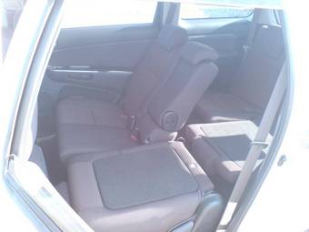 2004 Toyota Wish Images