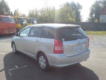 2004 Toyota Wish Pictures