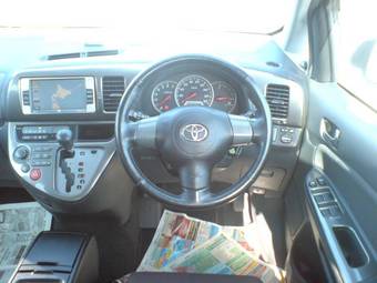 2004 Toyota Wish Photos