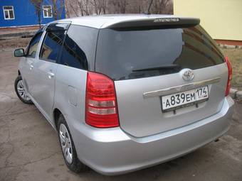 2004 Toyota Wish Pictures