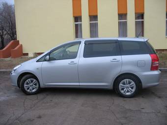 2004 Toyota Wish Photos