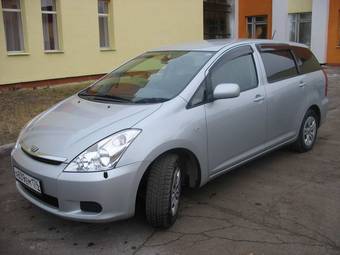 2004 Toyota Wish Photos