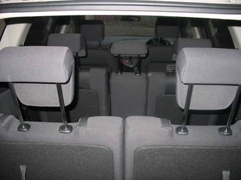 2004 Toyota Wish Photos