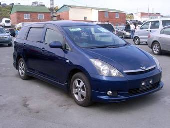 2004 Toyota Wish Photos