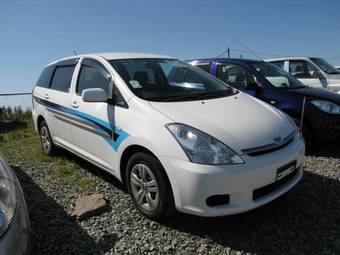 2004 Toyota Wish Photos