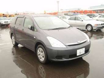 2005 Toyota Wish Pics