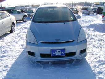 2005 Toyota Wish Photos