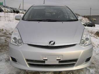 2005 Toyota Wish Photos