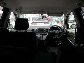 2005 Toyota Wish Images