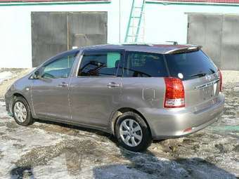 2005 Toyota Wish Images