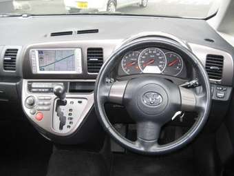 2005 Toyota Wish Photos