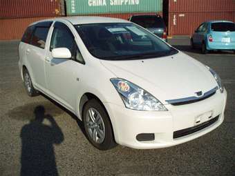 2005 Toyota Wish Pics