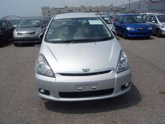 2005 Toyota Wish Pictures