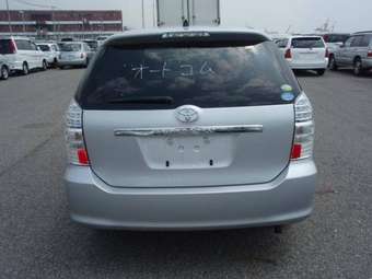 2005 Toyota Wish Photos