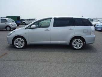 2005 Toyota Wish Wallpapers