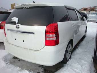 2005 Toyota Wish Photos