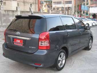 2005 Toyota Wish Pics