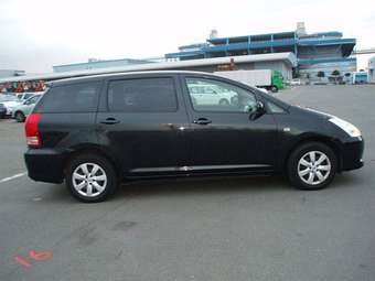 2005 Toyota Wish Photos