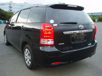 2005 Toyota Wish Photos