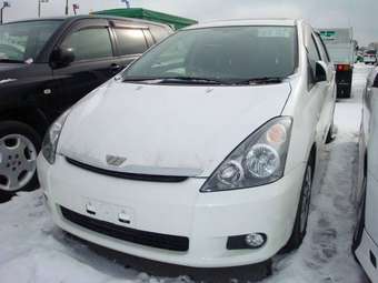 2005 Toyota Wish Photos