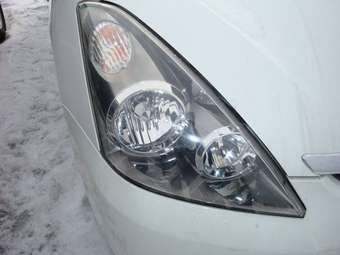 2005 Toyota Wish Wallpapers