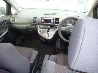 2005 Toyota Wish Pictures