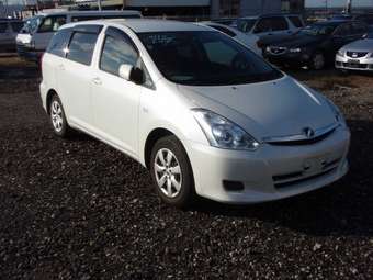 2005 Toyota Wish Pictures