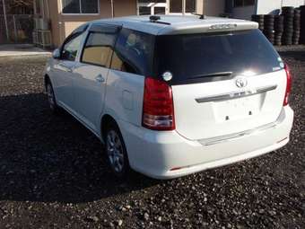 2005 Toyota Wish Photos