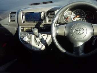 2005 Toyota Wish Photos