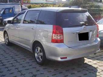 2005 Toyota Wish Pictures