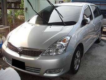 2005 Toyota Wish Pics